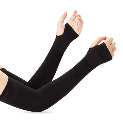 Manguitos negros largos en uso