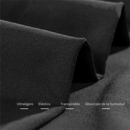Tela negra, ligera y elástica, detalles destacados.
